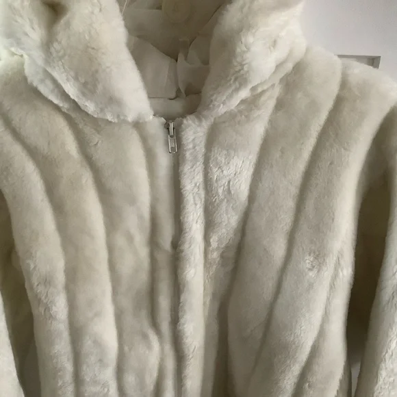 Women’s white faux fur jacket hand made hooded winter jacket size small - Picture 2 of 6